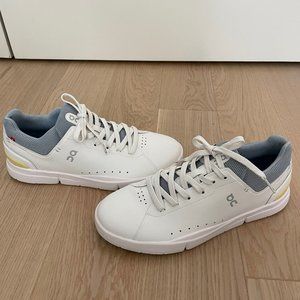 THE ROGER Advantage tennis shoe (NEW Never Worn) - Woman Size 10.5W